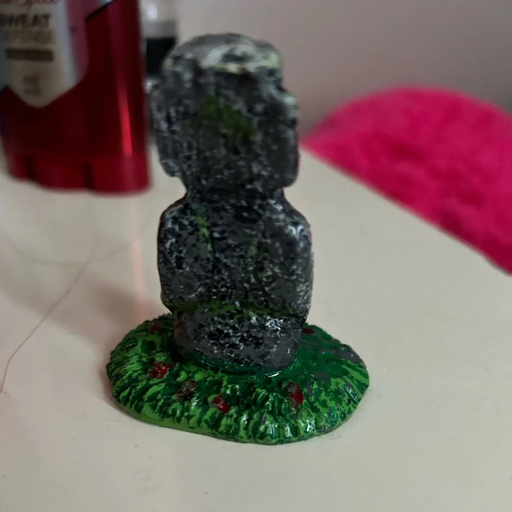 Fishtank decor: Moai